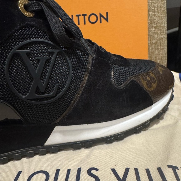 ⭐️SALE!⭐️❤️ AUTHENTIC LV LOUIS VUITTON RUN AWAY SNEAKERS SHOES Size 38 ❤️ - Picture 10 of 13